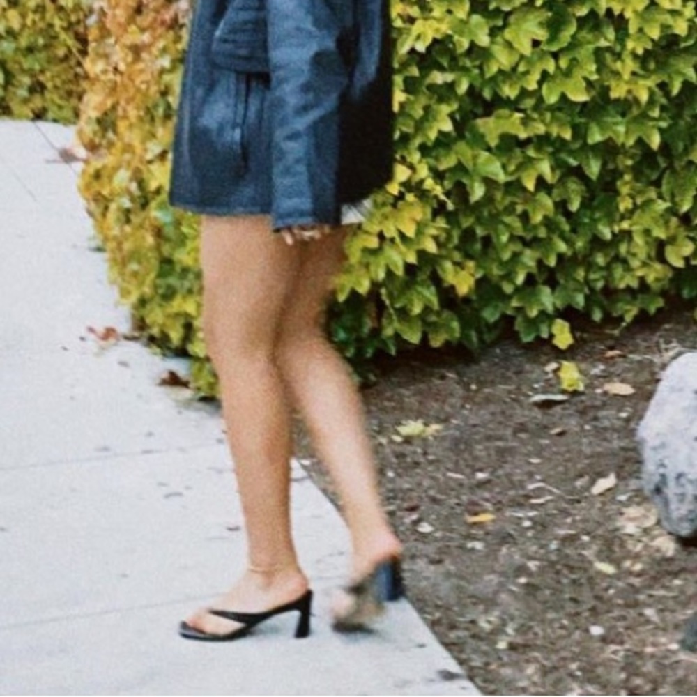 Black Steve Madden Thong Heels